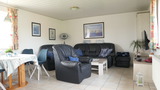 Ferienwohnung in Fehmarn OT Landkirchen - Haus am Feld - Wohnzimmer nat&uuml;rlich mit SAT-TV, Safe und WLan