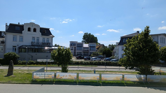 Ferienwohnung in Börgerende - Appartement 2 - Dünenblick - Blick von Düne zur Villa